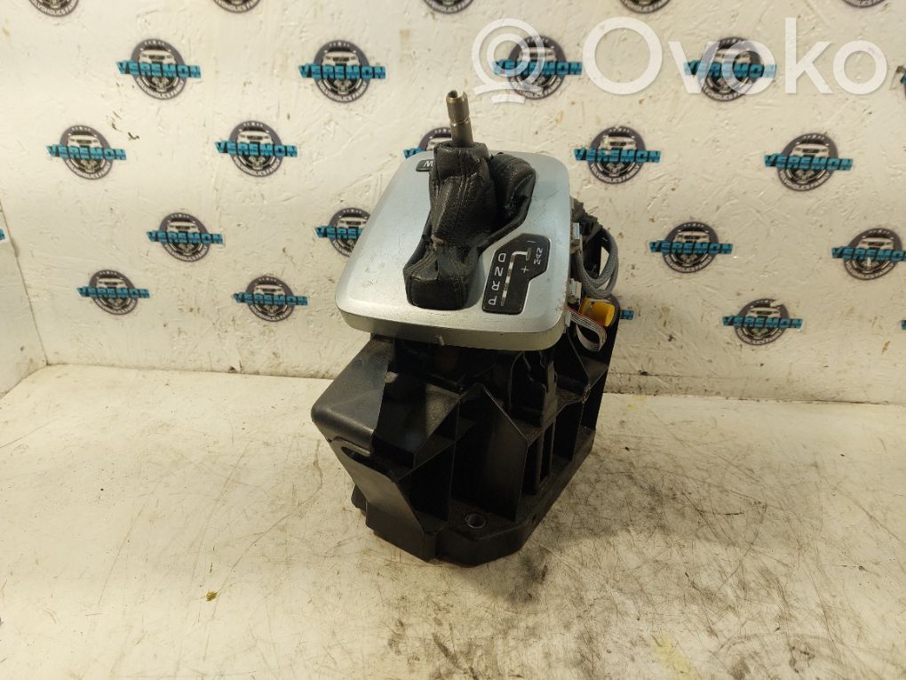 Gear shift selector indicator   08699412