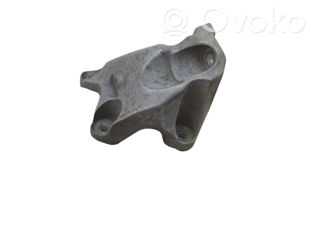 Chevrolet Camaro Engine mounting bracket 