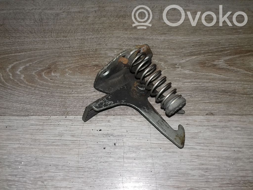 Dzinēja pārsega slēdzene   8625133