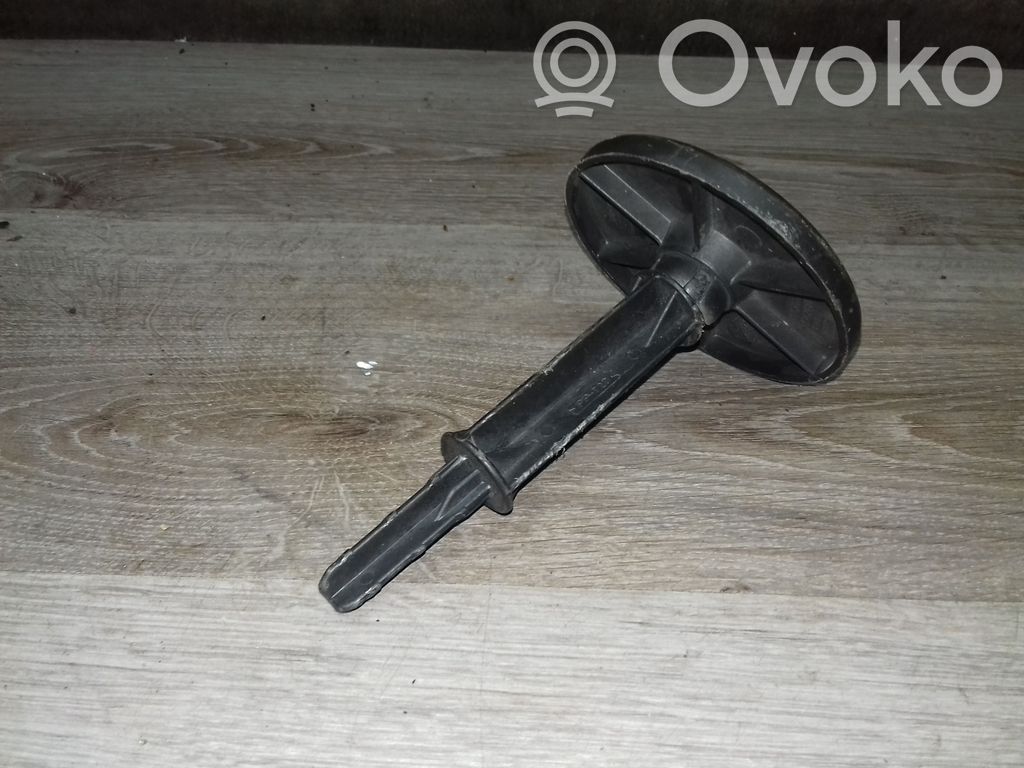 Volvo S80 Wspornik montażowy koła zapasowego 