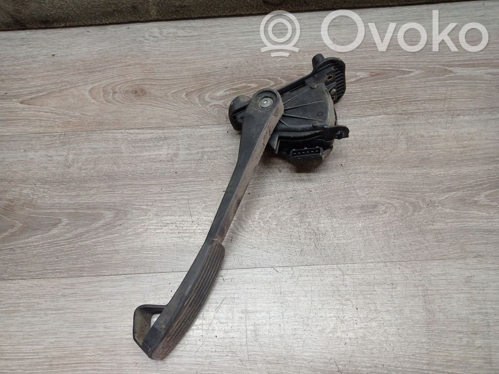 Accelerator throttle pedal   30636004