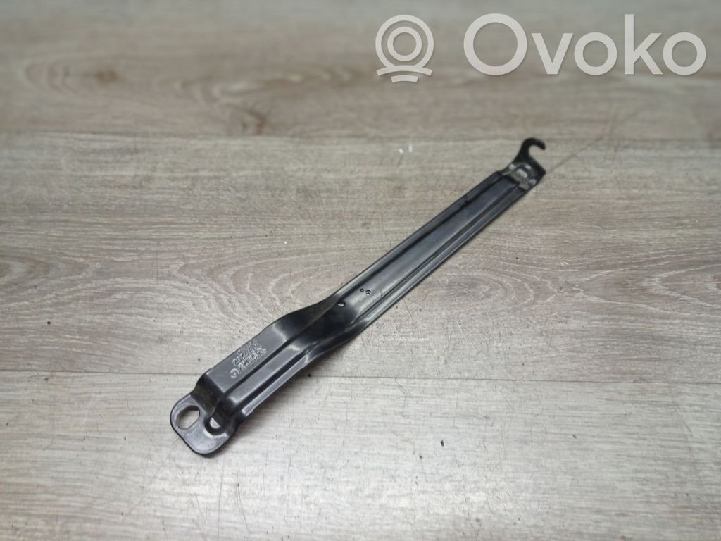 Volvo V70 Akumulatora stiprinājums 