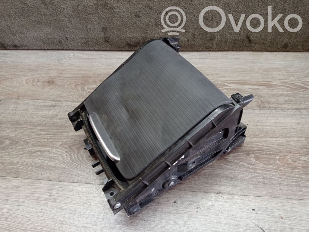 Volvo V70 Przedni uchwyt na kubek tunelu środkowego 