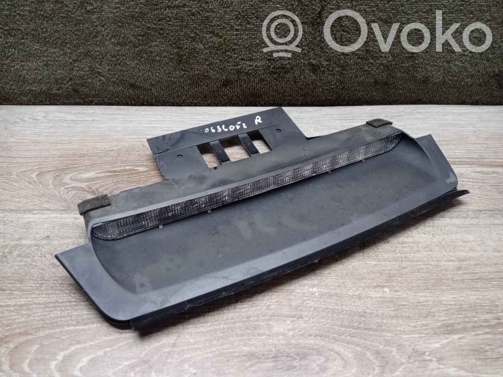 Volvo S60 Third/center stoplight 