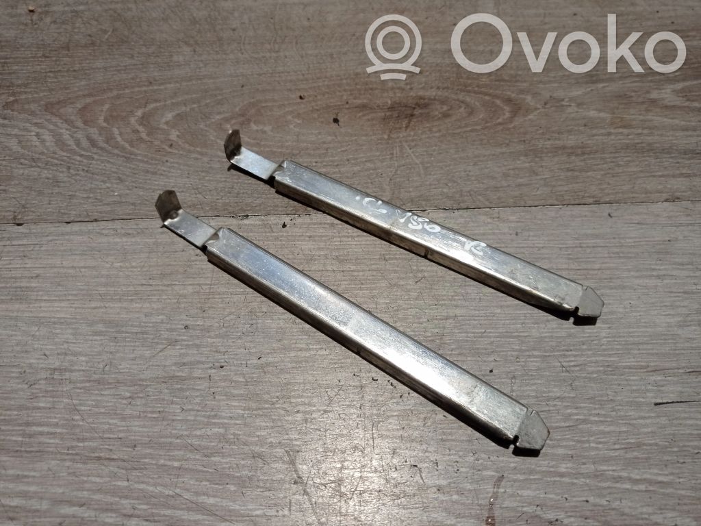 Headlight/headlamp mounting bracket