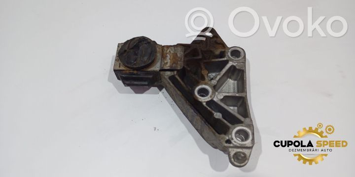 Renault Symbol I Engine mounting bracket 