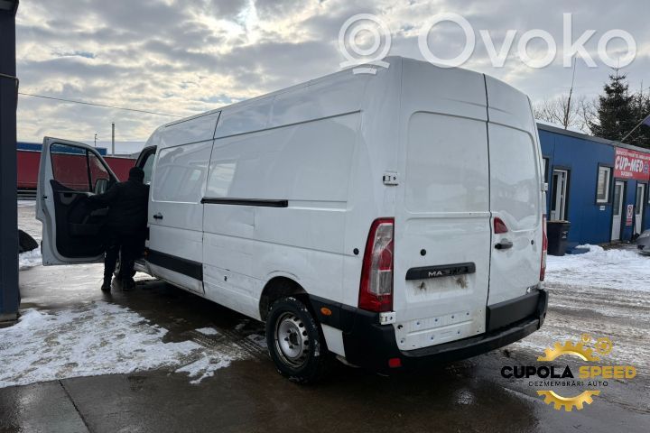 Renault Master III Takakulmapaneeli 