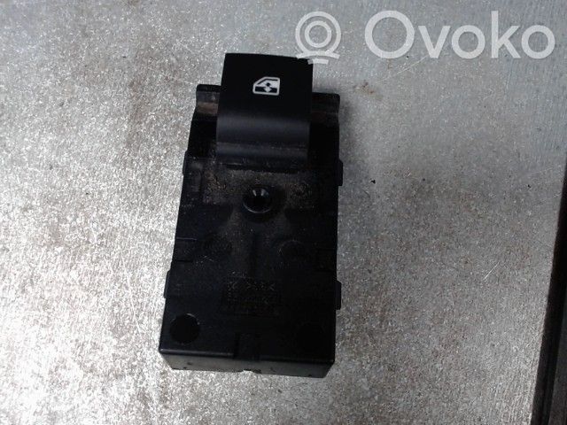 Chevrolet Trax Electric window control switch 