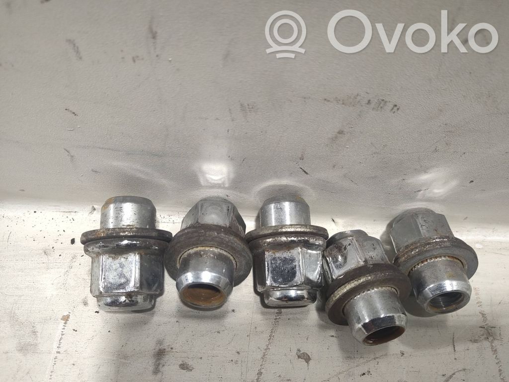 Toyota Verso Anti-theft wheel nuts and lock 