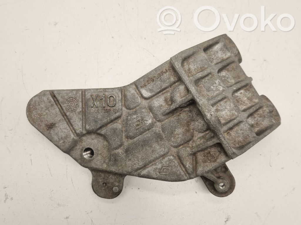 Engine mounting bracket   113327332R