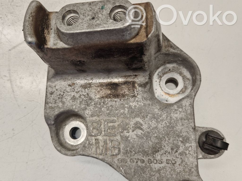 Citroen Berlingo Engine mounting bracket 