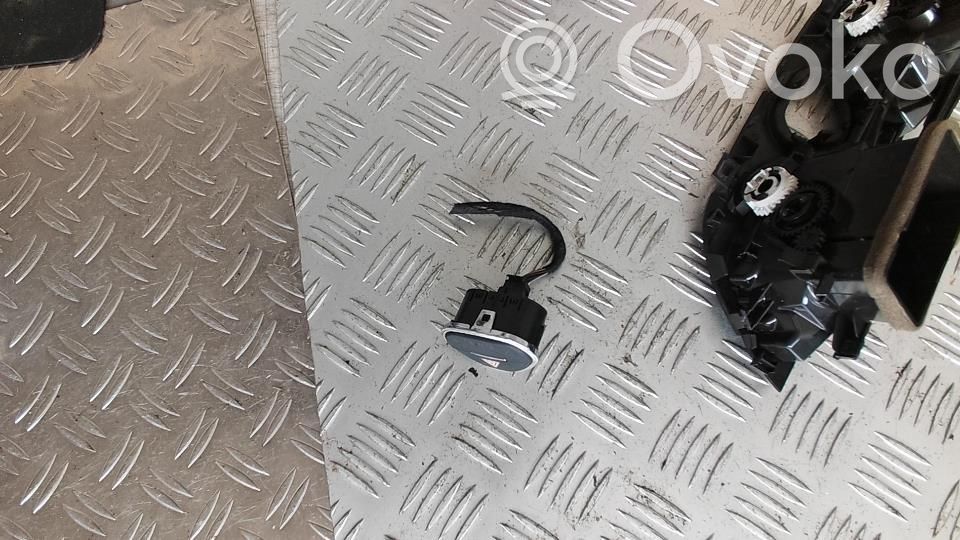Hazard light switch   39149275