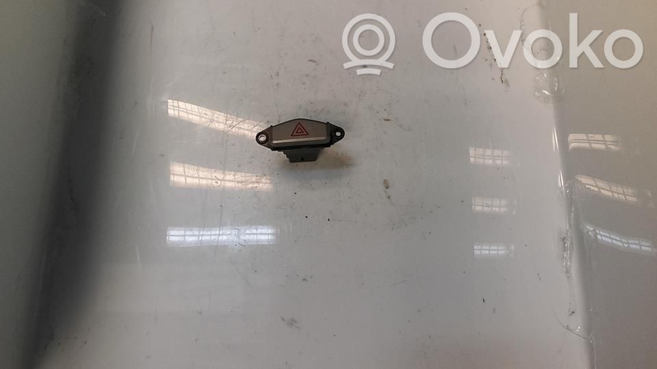 KIA Carens I Botón interruptor de luz de peligro 