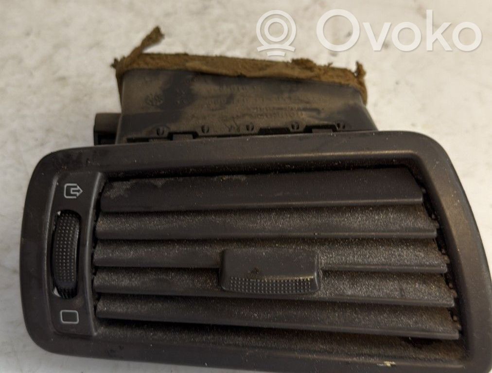Peugeot 807 Moldura protectora de la rejilla de ventilación lateral del panel 