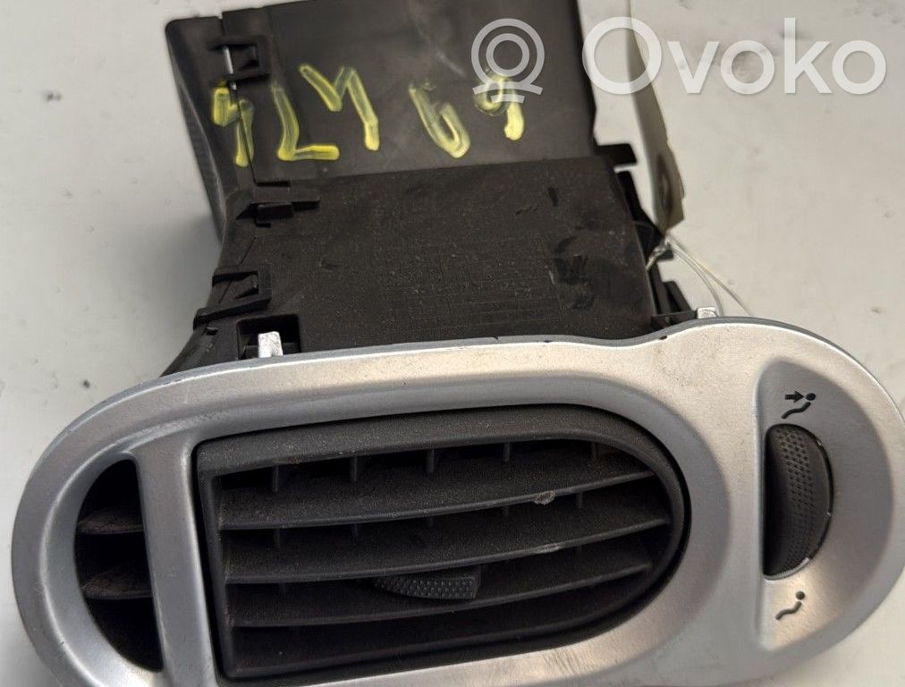 Renault Grand Modus Boczna kratka nawiewu deski rozdzielczej 