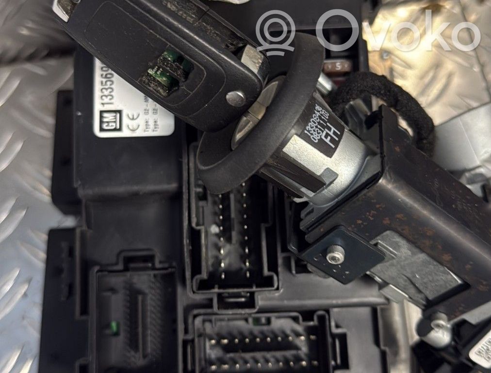 Opel Meriva B Engine ECU kit and lock set 