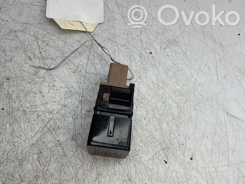 Nissan Note (E12) Hazard light switch 