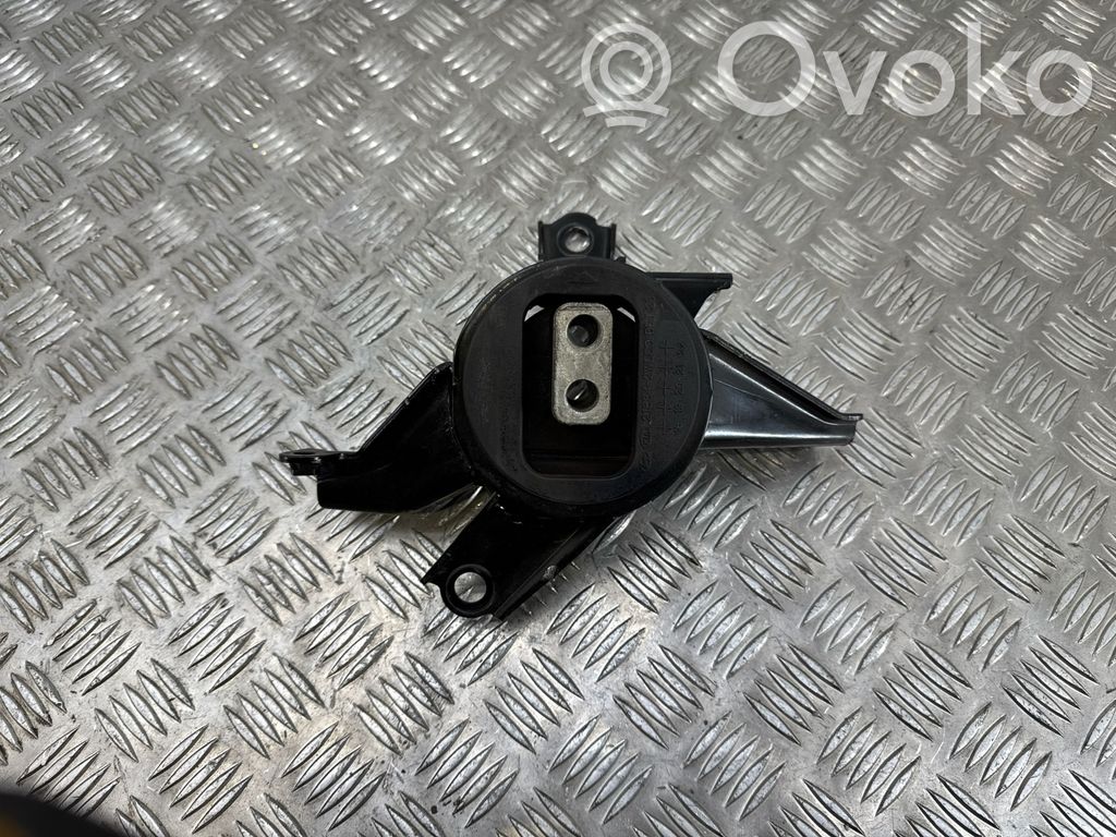KIA Sorento IV Engine mount bracket 