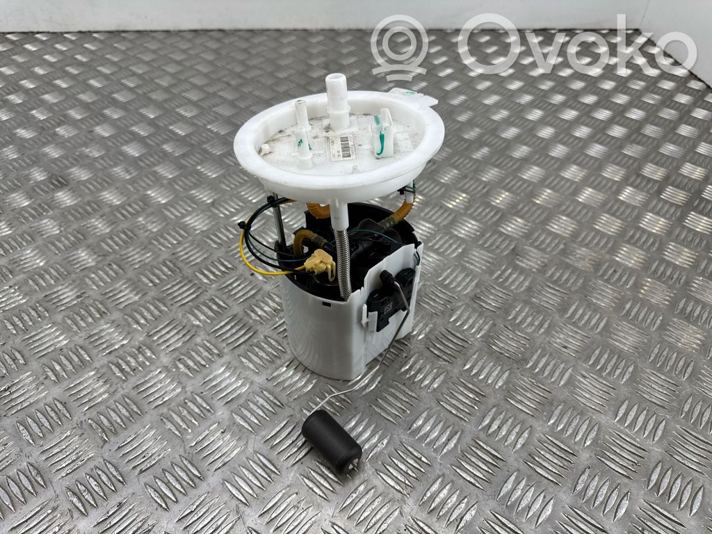 Volvo XC40 Bomba interna de combustible 