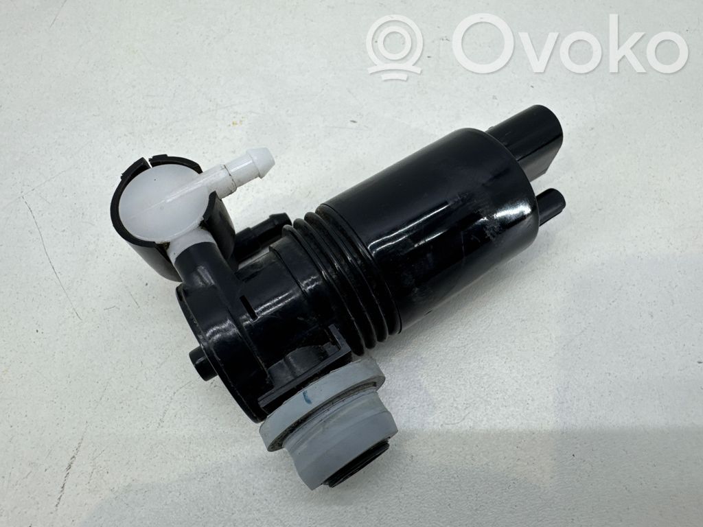 Volvo XC40 Windscreen/windshield washer pump 