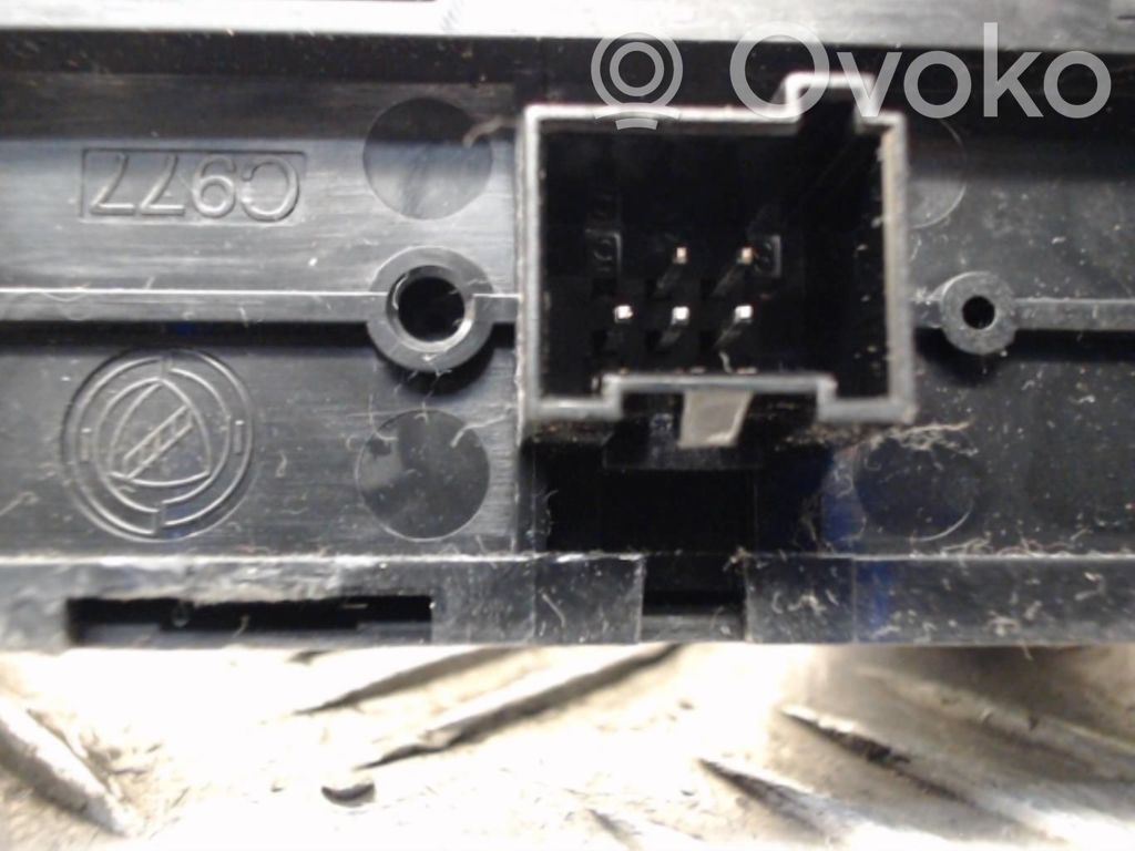 Fiat 500 Botón interruptor de luz de peligro 