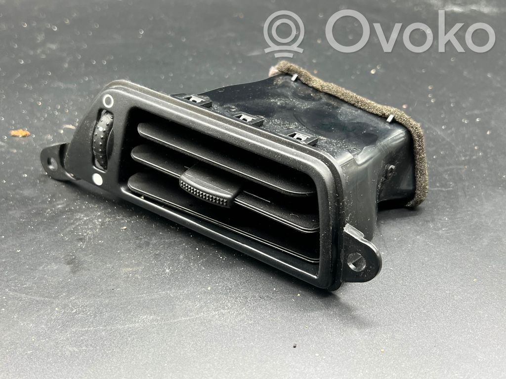 Ford Mondeo MK IV Oro grotelės gale 