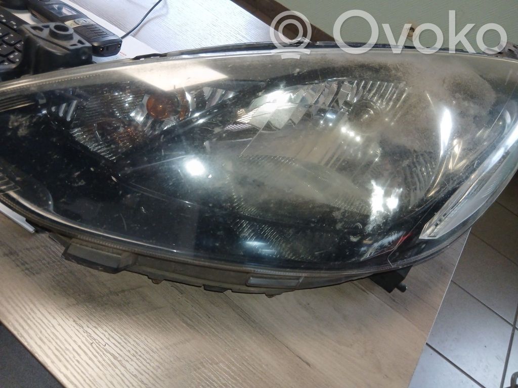 Mazda 2 Headlight/headlamp 