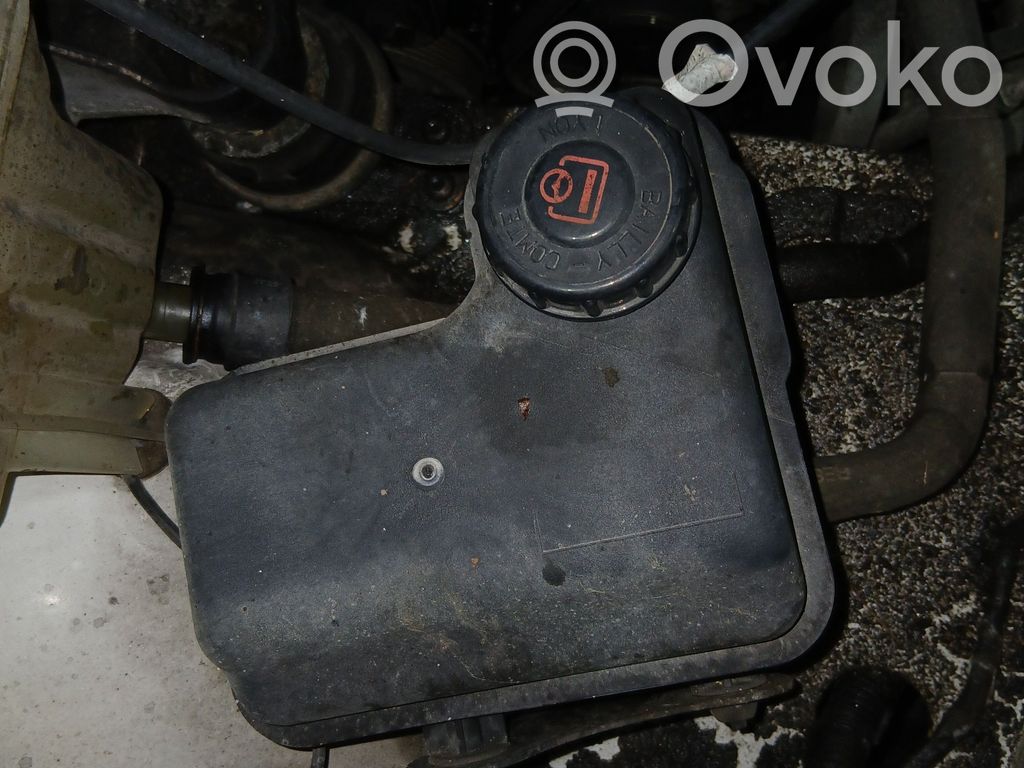 Ohjaustehostimen nestesäiliö   4009L0