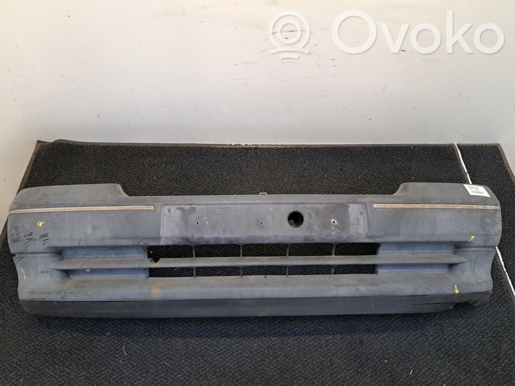 Renault Clio I Parachoques delantero 