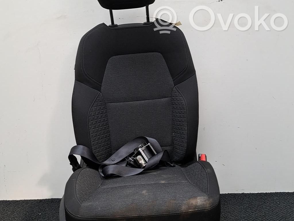 Renault Clio V Etumatkustajan istuin 