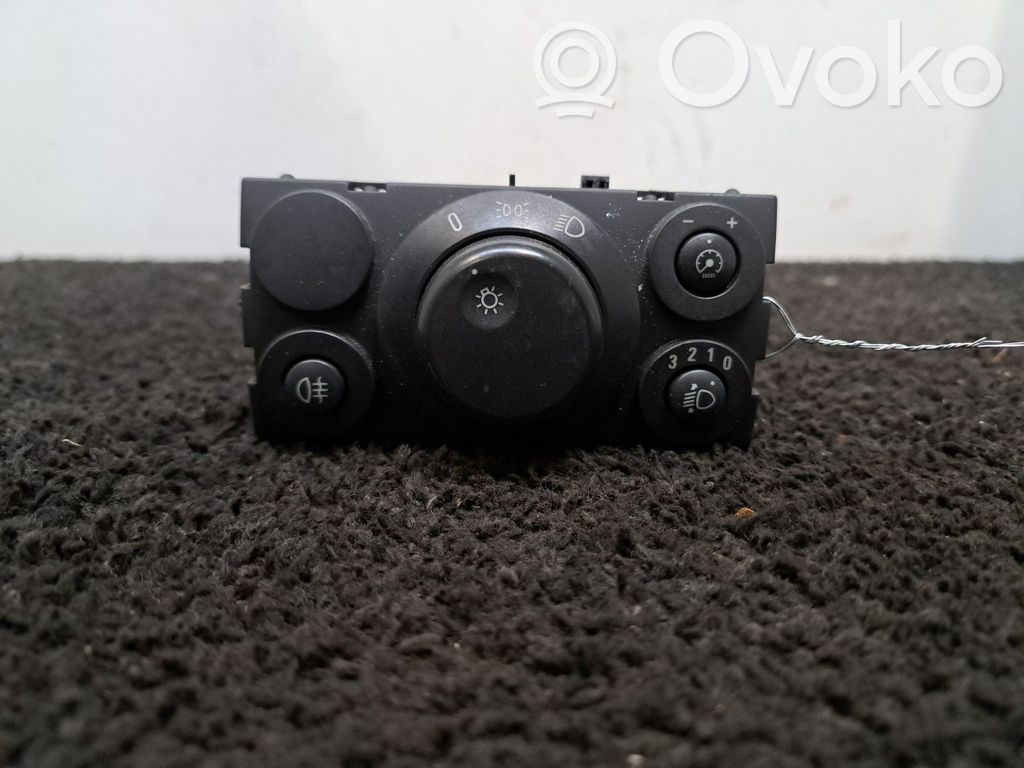 Opel Astra H Light switch 