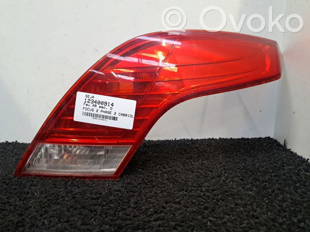 Ford Focus Aizmugurējais lukturis pārsegā 