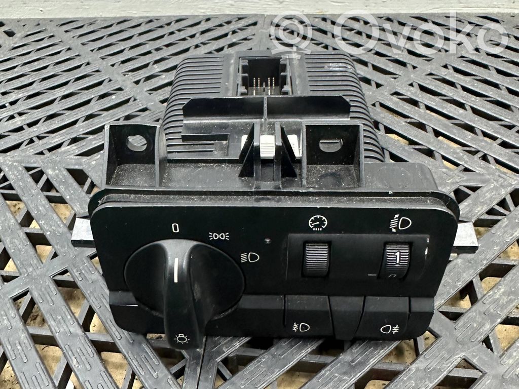 Interruptor de luz   6919829,0067015,037239051