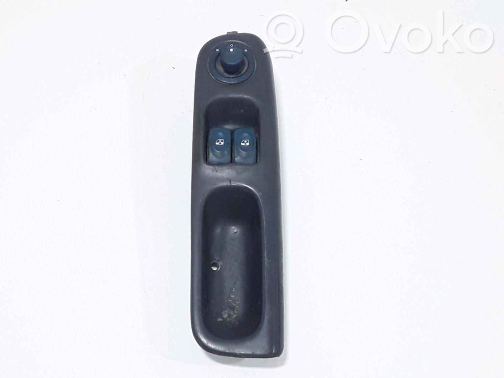 Renault Twingo I Electric window control switch 