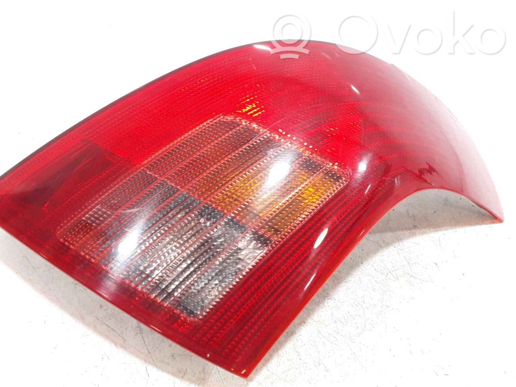 Suzuki Swift III Luz trasera/de freno 