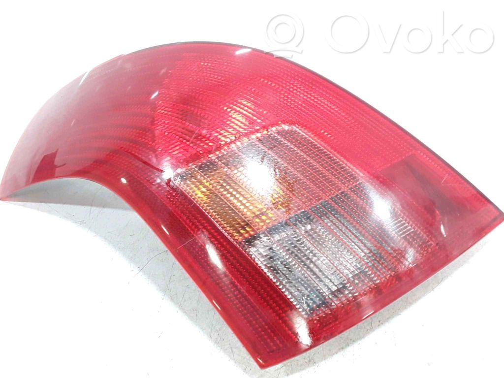 Suzuki Swift III Luz trasera/de freno 