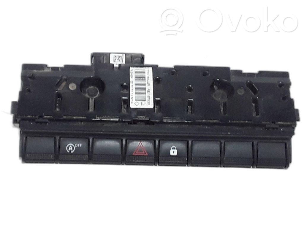 Renault Clio V Hazard light switch 