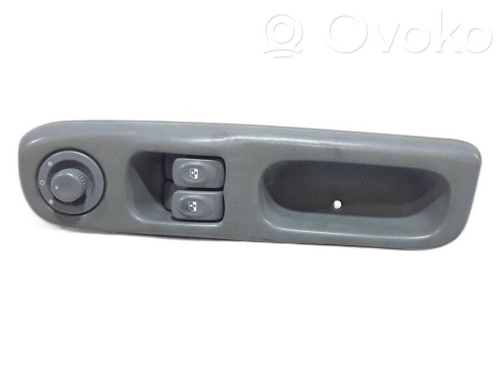 Renault Twingo I Electric window control switch 