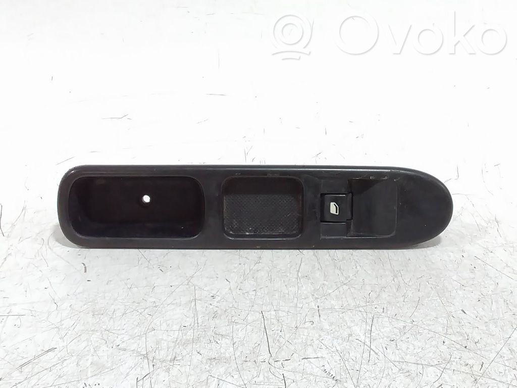 Peugeot 207 Electric window control switch 