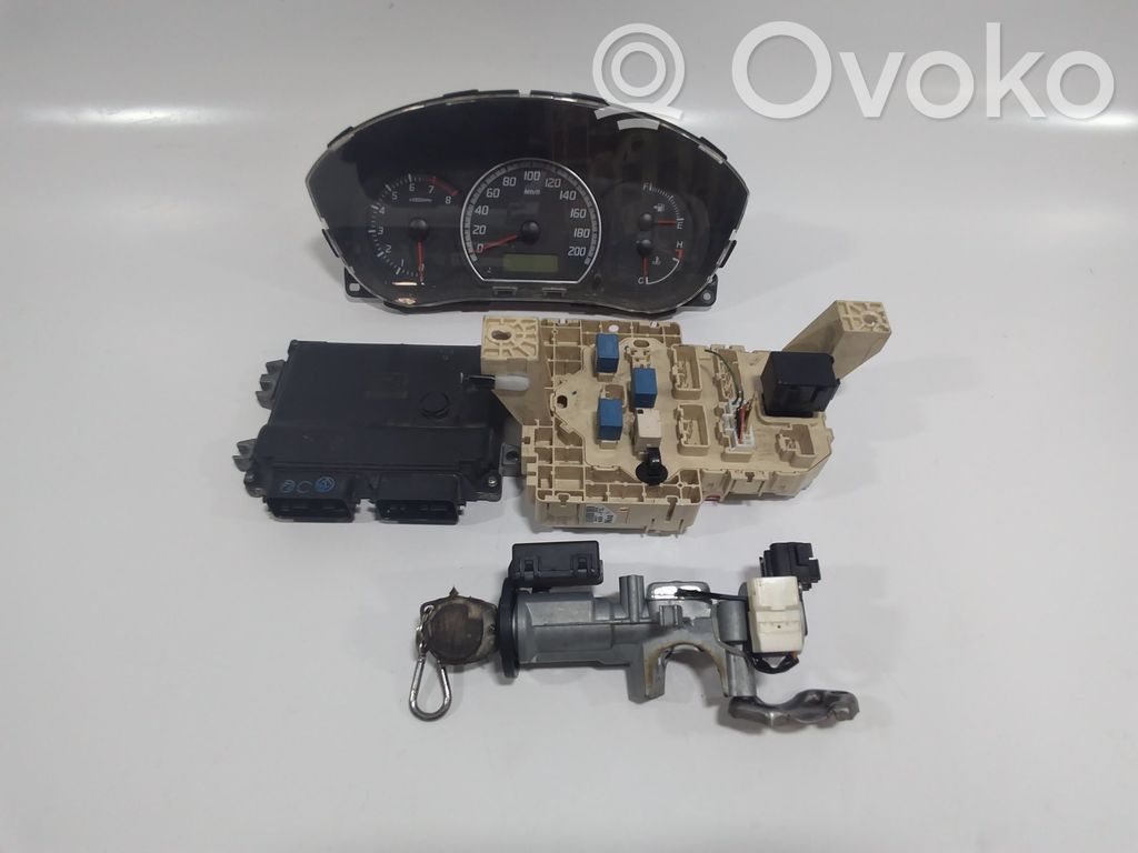 Suzuki Swift III Kit cu ECU motor și set închidere uși 