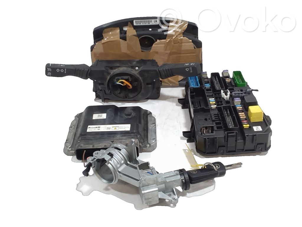 Opel Zafira B Kit cu ECU motor și set închidere uși 