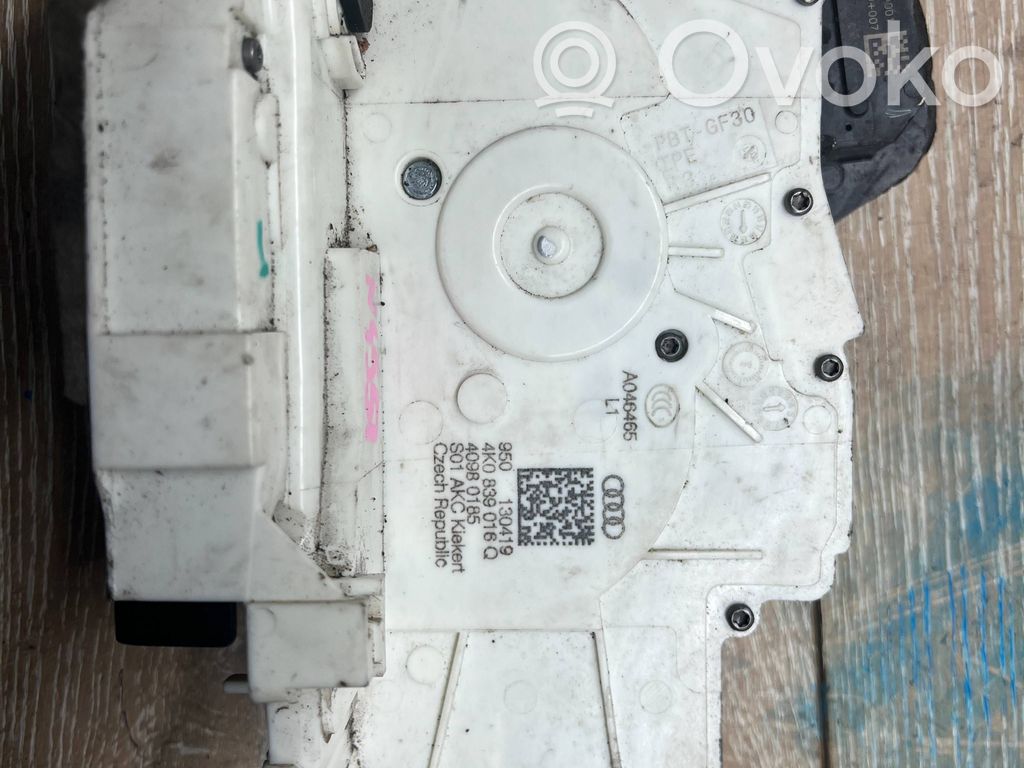 Audi A6 S6 C4 4A Aizmugurē slēdzene 
