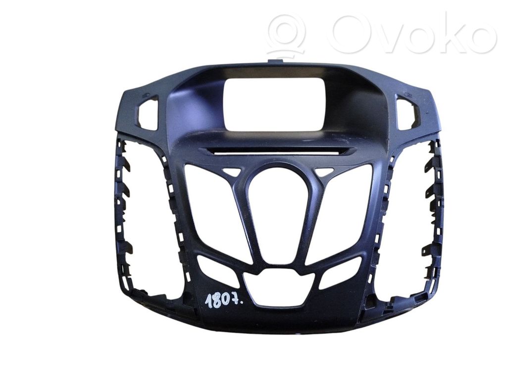 Moldura de la unidad delantera de radio/GPS   BM5118835GEW