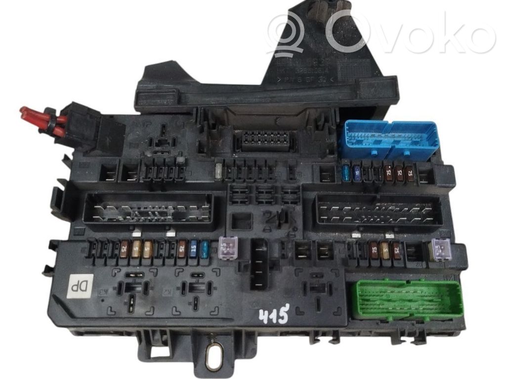 Opel Astra H Fuse module 