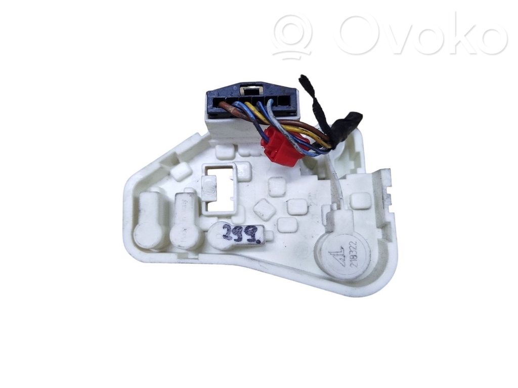 BMW 3 E90 E91 Takavalon polttimon suojan pidike 