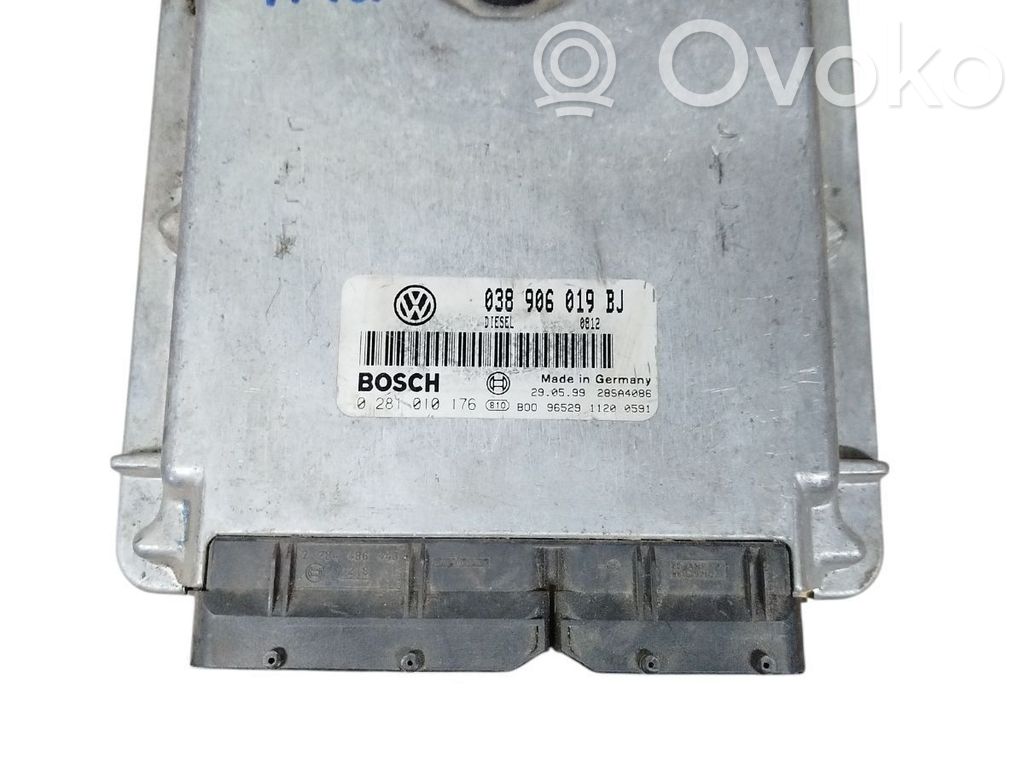 Volkswagen PASSAT B5 Engine control unit/module 