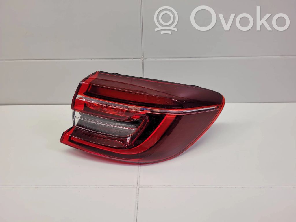 Rear/tail lights   265508761R