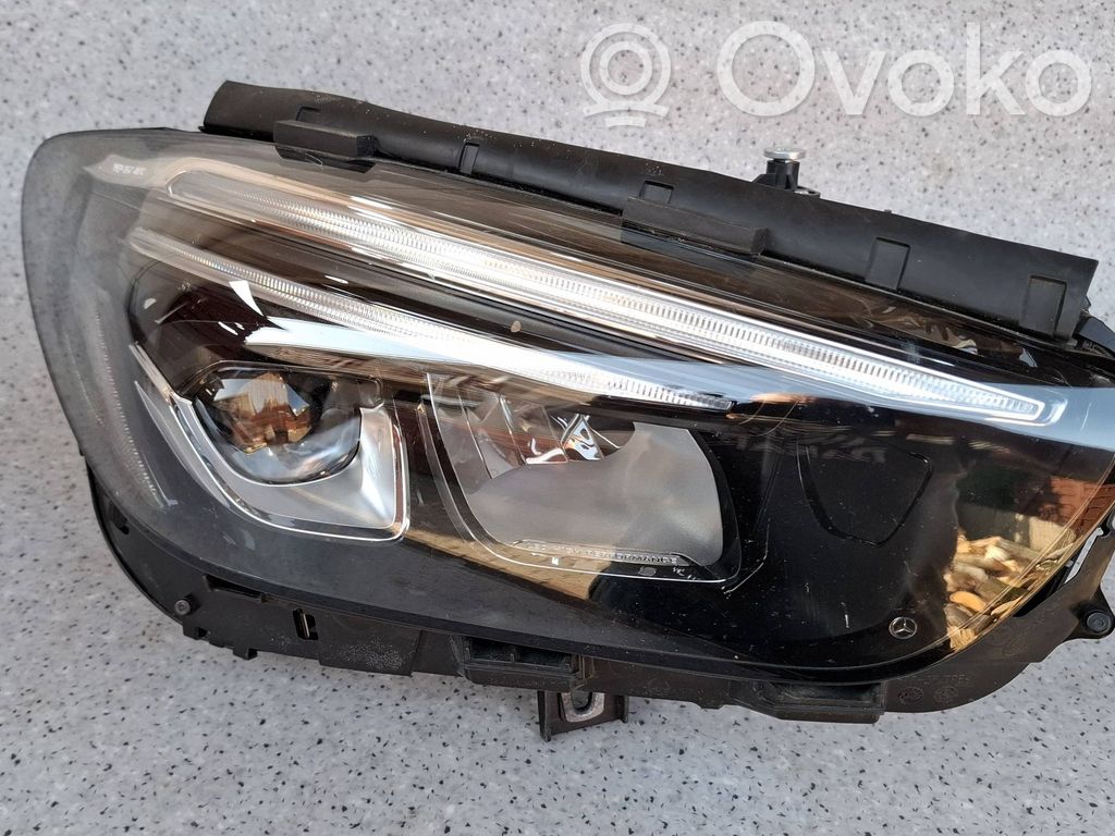 Mercedes-Benz B W247 Lampa przednia 