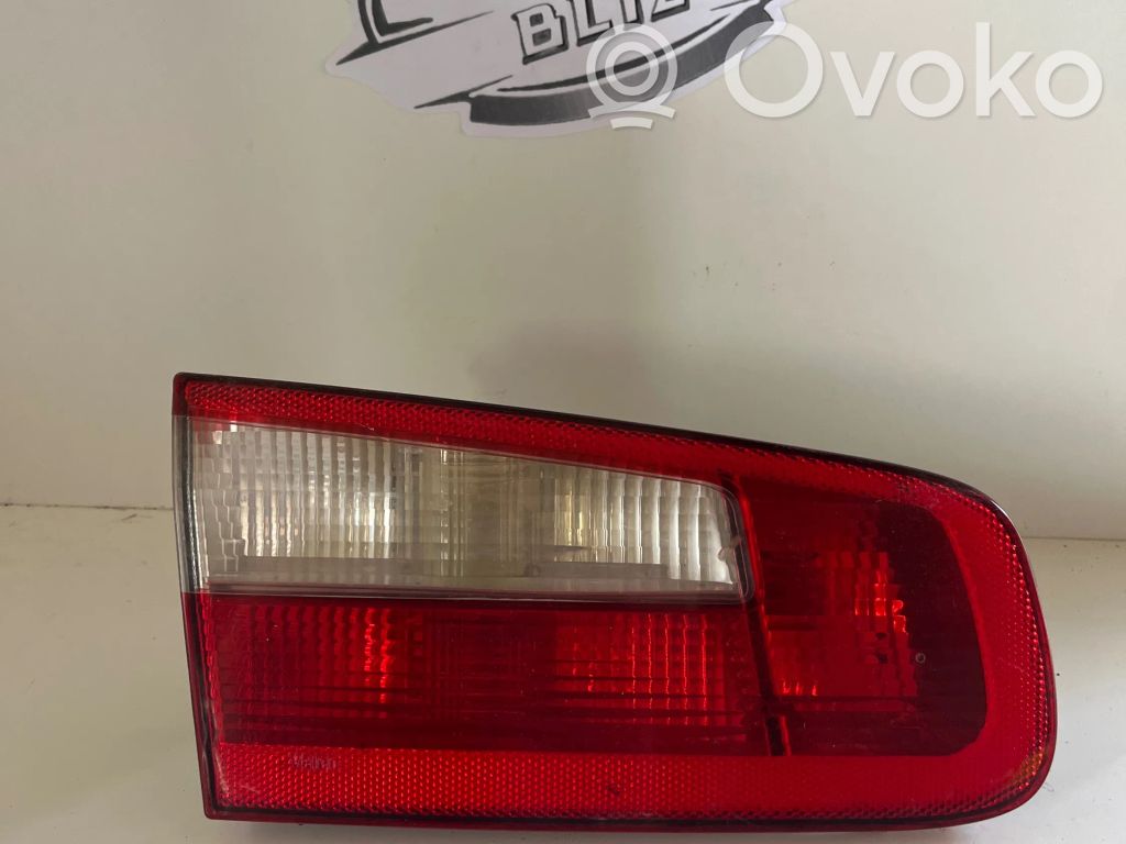 Renault Laguna II Aizmugurējais lukturis pārsegā 