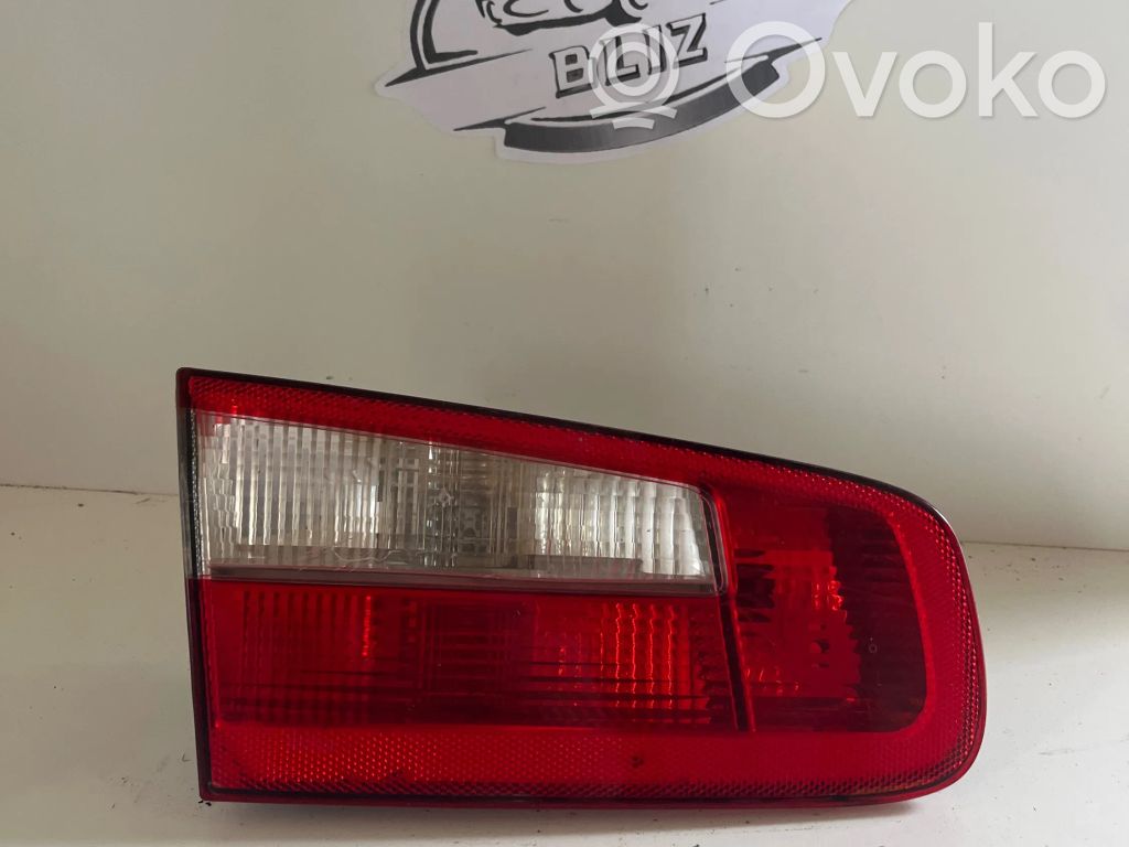 Renault Laguna II Aizmugurējais lukturis pārsegā 